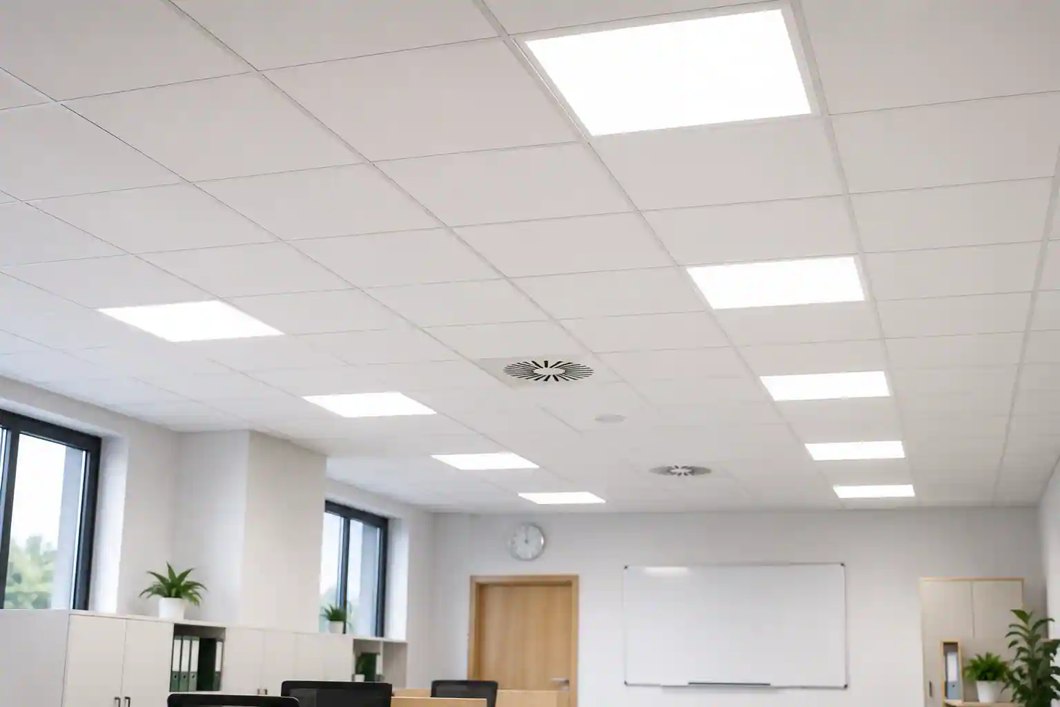 Konstrukce LED panelu UGR19 40W 60x60cm — hliníkový rám, LED čip Tsong, CRI >80, životnost 50 000h